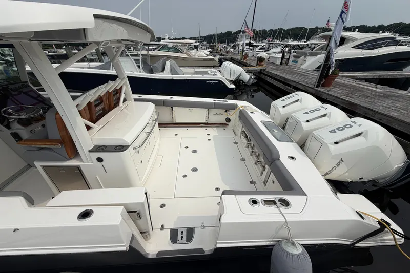 Slide: The Image of Boston Whaler 380 Outrage 2024 - 3