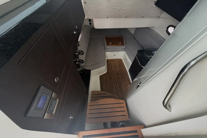 Slide: The Image of Boston Whaler 380 Outrage 2024 - 12