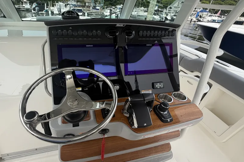 Slide: The Image of Boston Whaler 380 Outrage 2024 - 10
