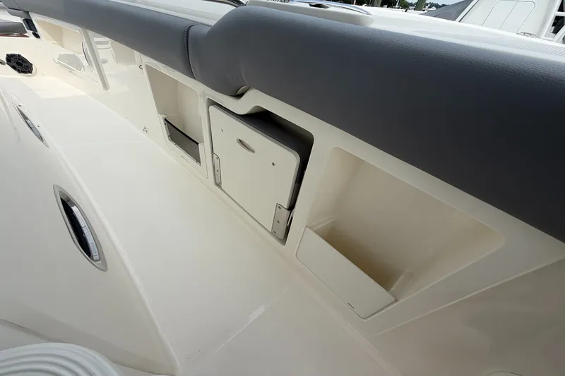 Slide: The Image of Boston Whaler 380 Outrage 2024 - 15