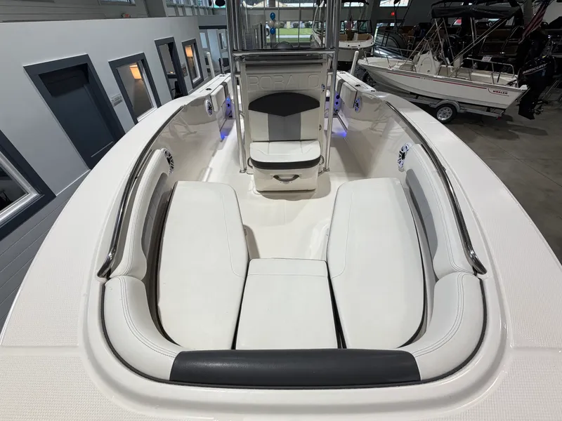 Slide: The Image of Robalo R202 EXPLORER 2022 - 13