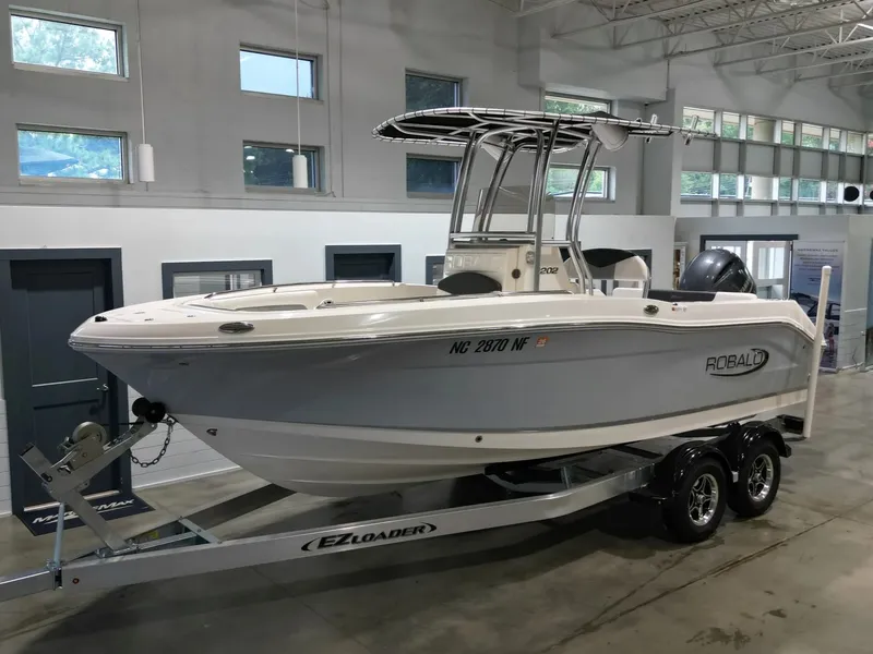 Slide: The Image of Robalo R202 EXPLORER 2022 - 1