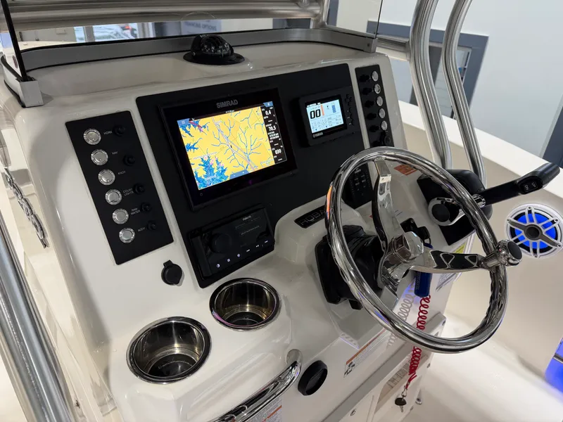 Slide: The Image of Robalo R202 EXPLORER 2022 - 10