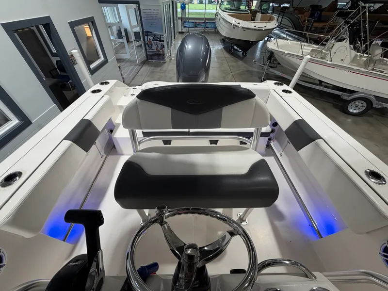Slide: The Image of Robalo R202 EXPLORER 2022 - 8
