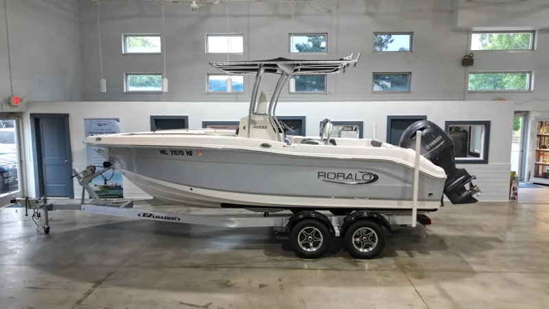 The Image of Robalo R202 EXPLORER 2022 - 0