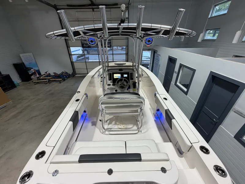 Slide: The Image of Robalo R202 EXPLORER 2022 - 6