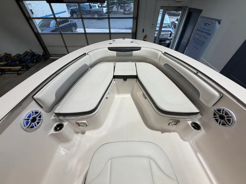 Slide: The Image of Robalo R202 EXPLORER 2022 - 12