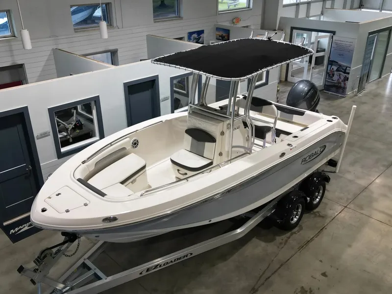 Slide: The Image of Robalo R202 EXPLORER 2022 - 2