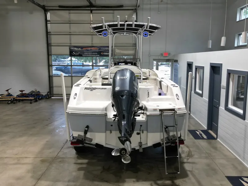 Slide: The Image of Robalo R202 EXPLORER 2022 - 4