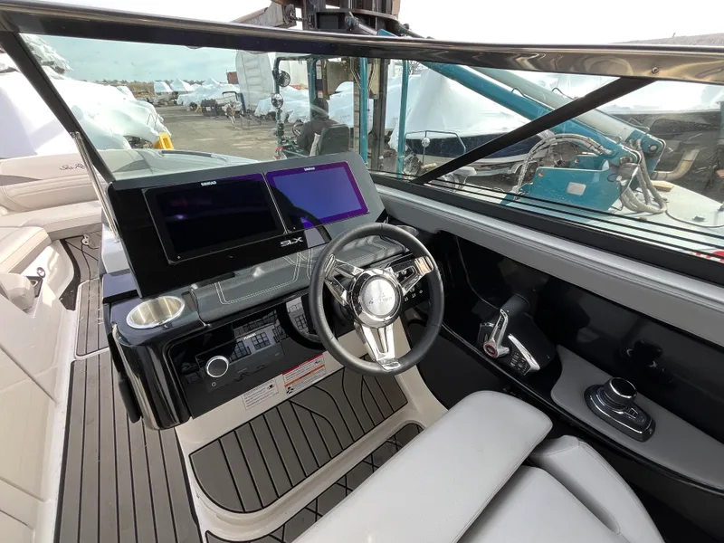 Slide: The Image of Sea Ray SLX 280 Outboard 2026 - 12