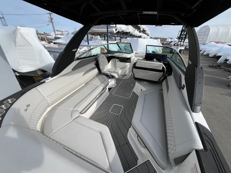 Slide: The Image of Sea Ray SLX 280 Outboard 2026 - 4