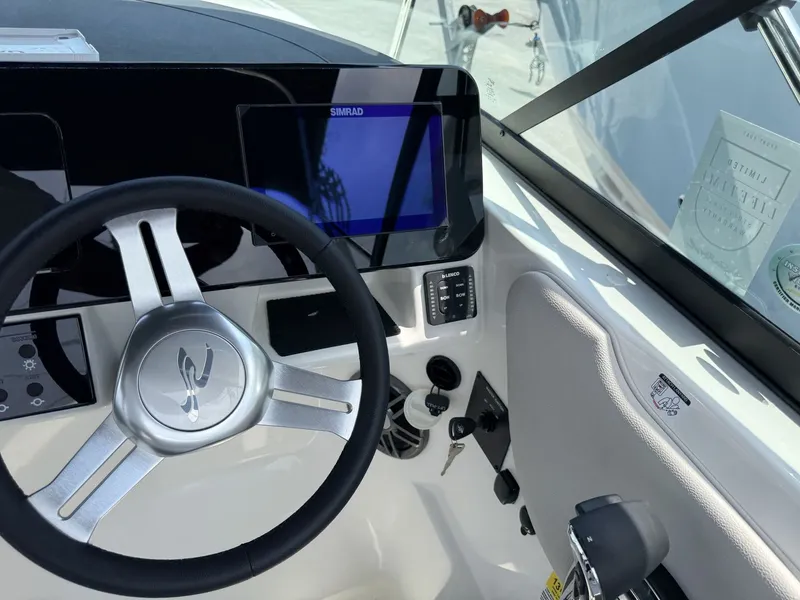 Slide: The Image of Sea Ray SDX 230 Outboard 2026 - 21