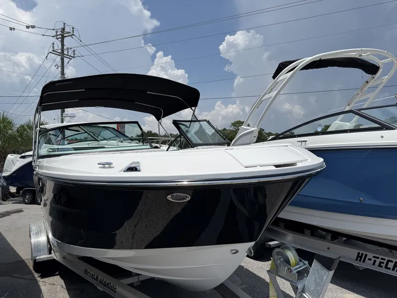 The Image of Sea Ray SDX 230 Outboard 2026 - 0