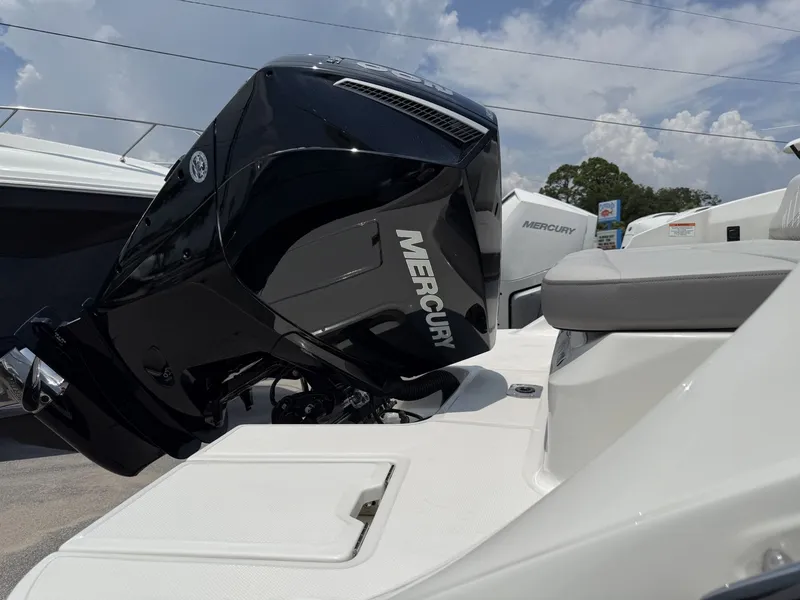 Slide: The Image of Sea Ray SDX 230 Outboard 2026 - 4
