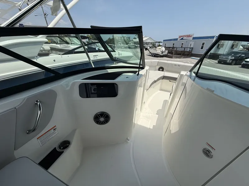 Slide: The Image of Sea Ray SDX 230 Outboard 2026 - 14