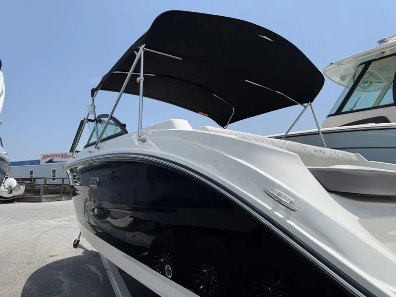 Slide: The Image of Sea Ray SDX 230 Outboard 2026 - 10