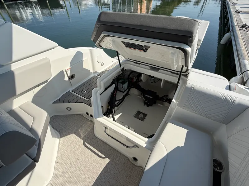 Slide: The Image of Sea Ray SDX 230 Outboard 2027 - 10