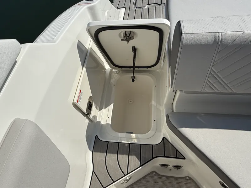 Slide: The Image of Sea Ray SDX 230 Outboard 2027 - 18