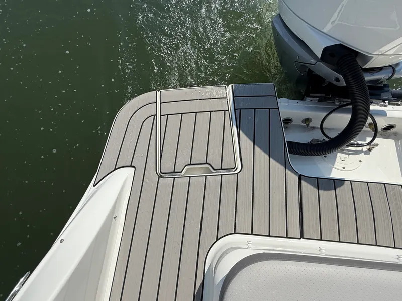 Slide: The Image of Sea Ray SDX 230 Outboard 2027 - 9
