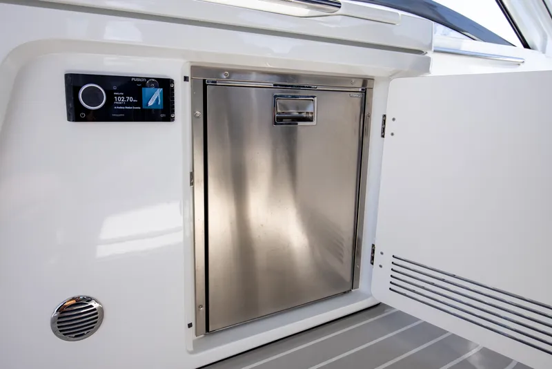 Slide: The Image of Galeon 375 GTO 2026 - 53