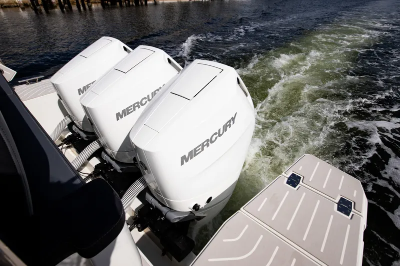 Slide: The Image of Galeon 375 GTO 2026 - 18
