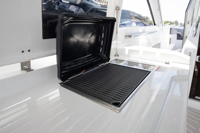 Slide: The Image of Galeon 375 GTO 2026 - 51