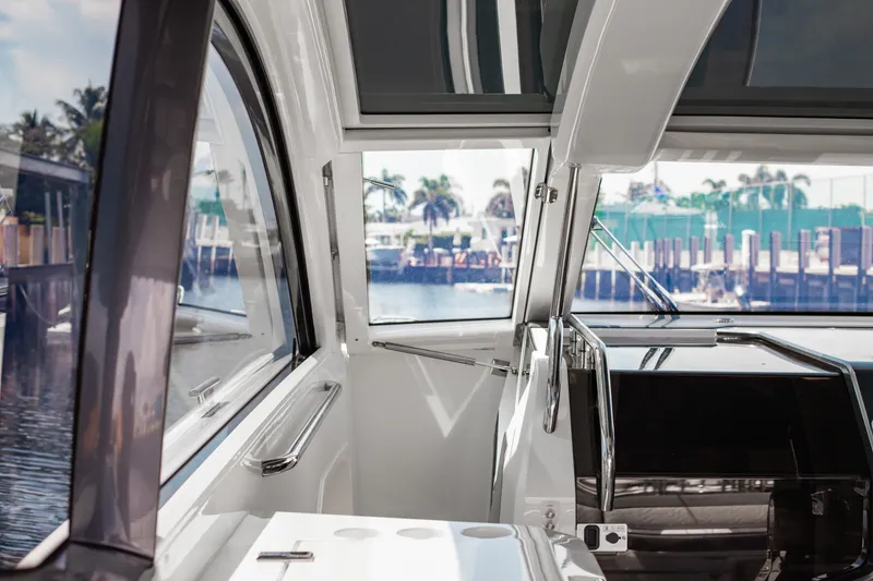 Slide: The Image of Galeon 375 GTO 2026 - 81
