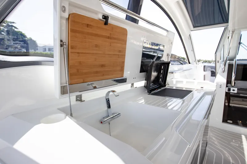 Slide: The Image of Galeon 375 GTO 2026 - 48