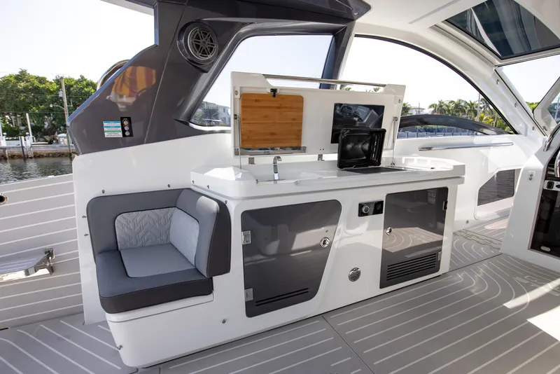Slide: The Image of Galeon 375 GTO 2026 - 47