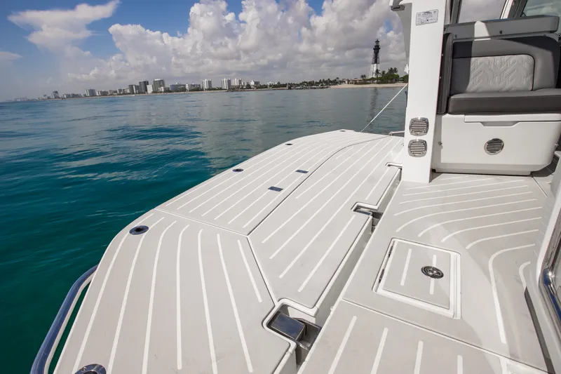 Slide: The Image of Galeon 375 GTO 2026 - 25