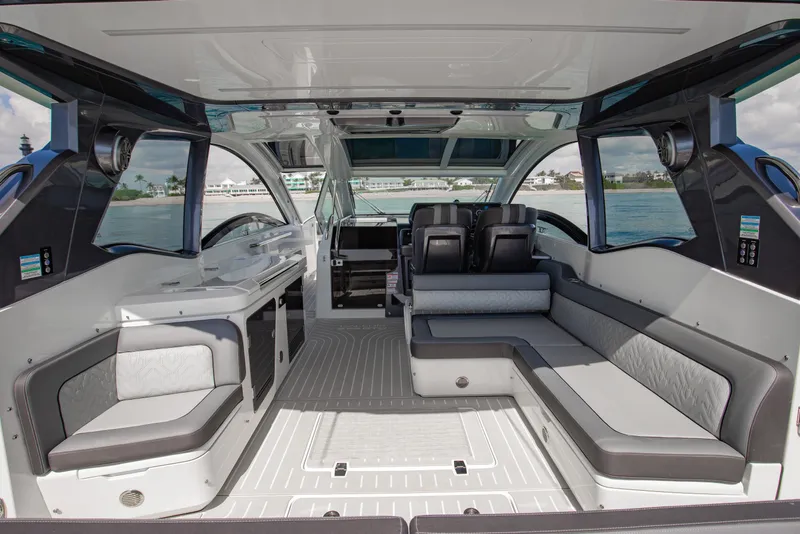 Slide: The Image of Galeon 375 GTO 2026 - 43