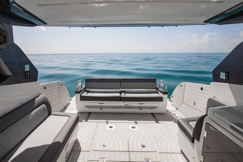 Slide: The Image of Galeon 375 GTO 2026 - 33