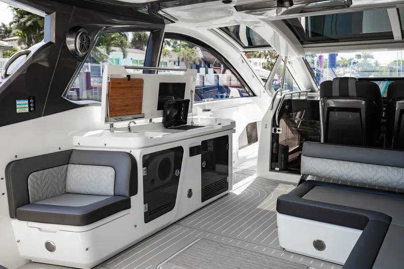 Slide: The Image of Galeon 375 GTO 2026 - 46