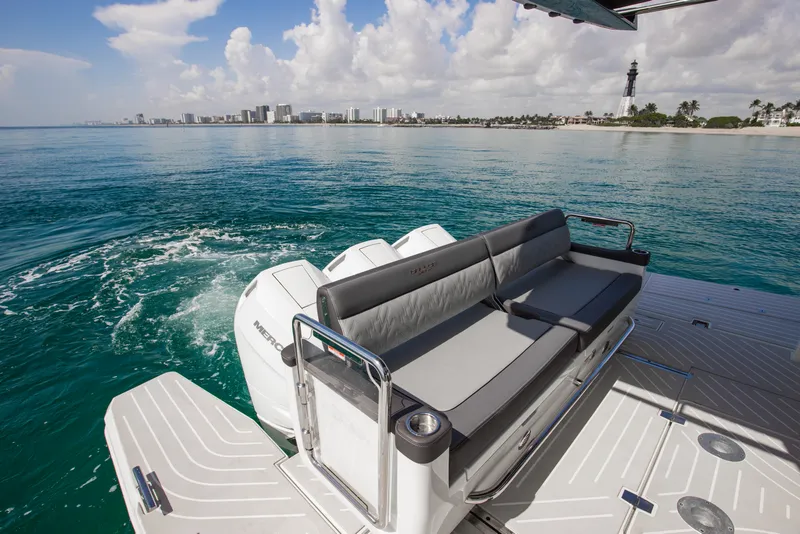 Slide: The Image of Galeon 375 GTO 2026 - 21