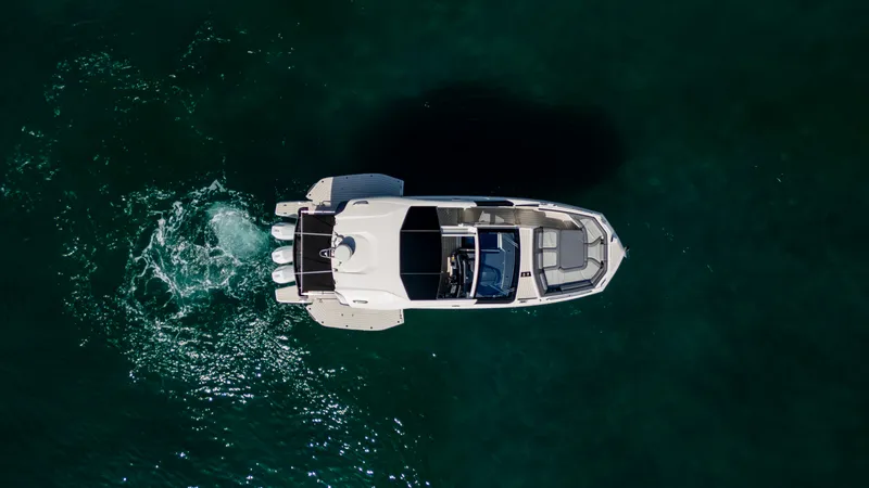 Slide: The Image of Galeon 375 GTO 2026 - 14
