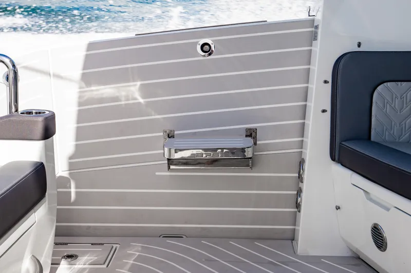 Slide: The Image of Galeon 375 GTO 2026 - 30
