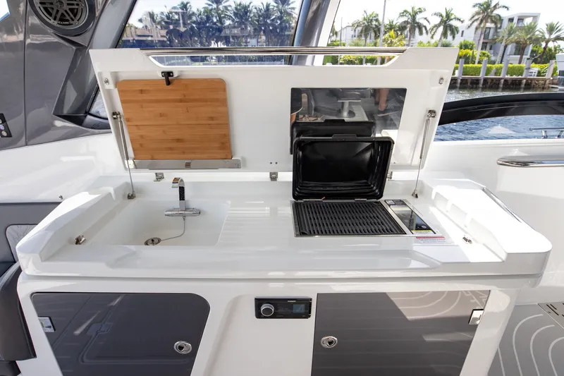 Slide: The Image of Galeon 375 GTO 2026 - 50