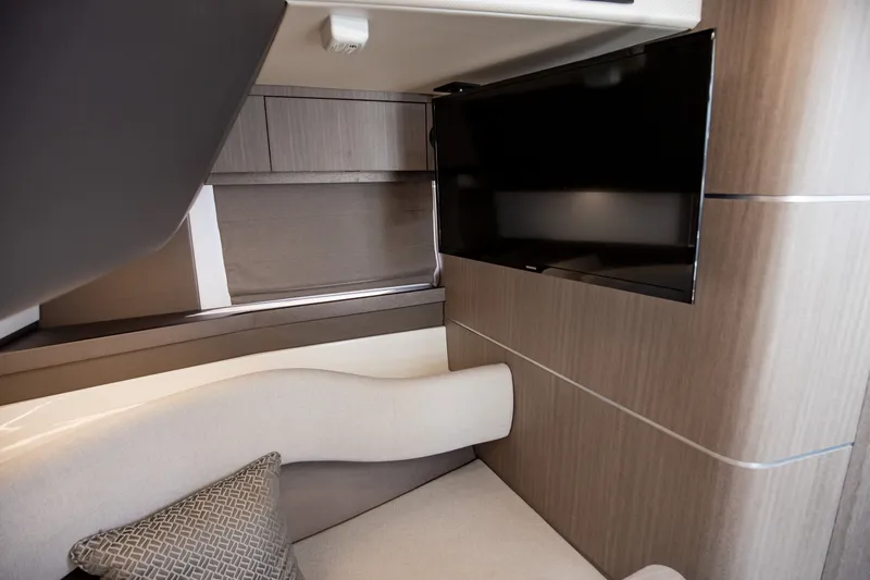 Slide: The Image of Galeon 375 GTO 2026 - 106