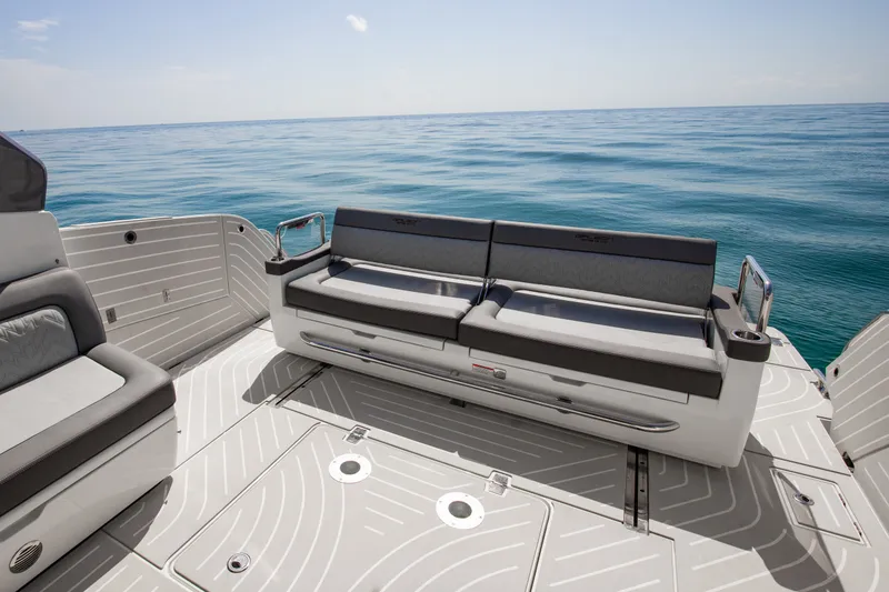 Slide: The Image of Galeon 375 GTO 2026 - 32
