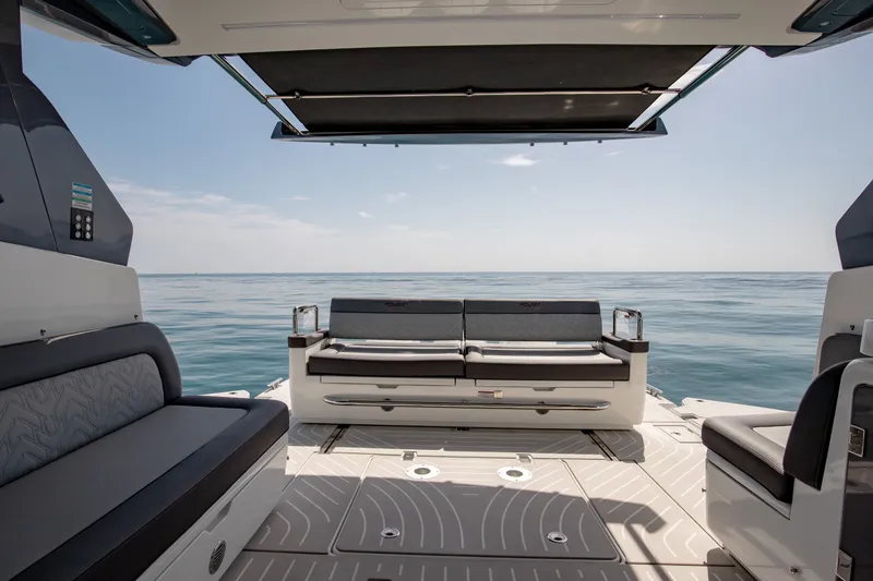 Slide: The Image of Galeon 375 GTO 2026 - 34