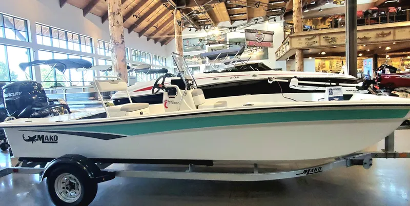 The Image of 2023 Mako Pro Skiff 17 CC boat displayed in a showroom. - 0