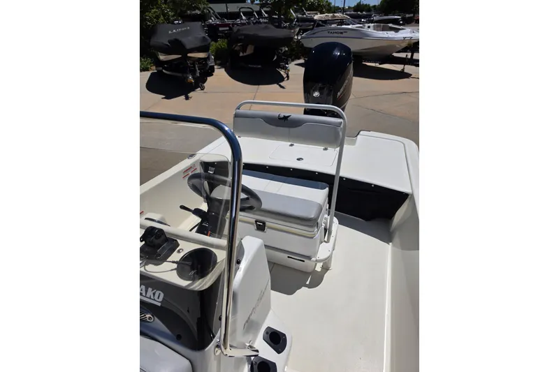 Slide: The Image of 2023 Mako Pro Skiff 17 CC boat interior with steering console and seating. - 4