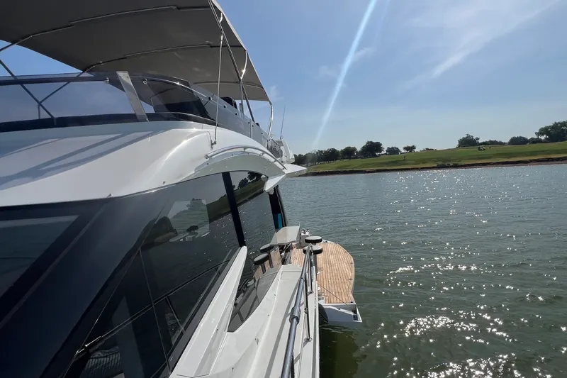 Slide: The Image of Galeon 500 FLY 2019 - 12