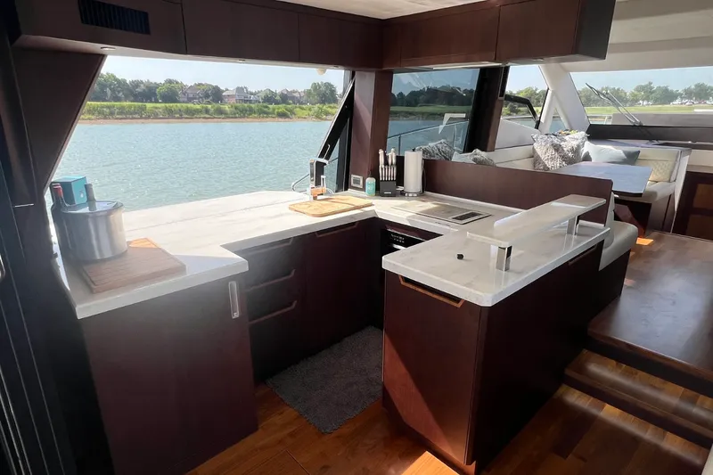 Slide: The Image of Galeon 500 FLY 2019 - 45