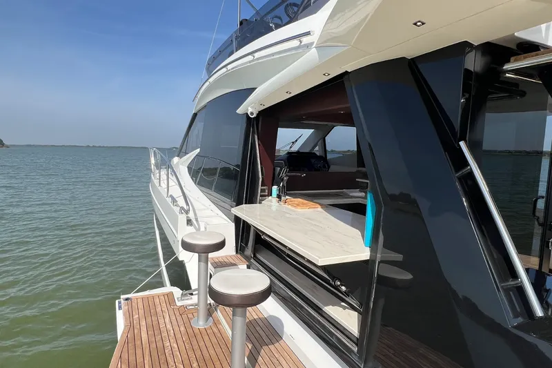 Slide: The Image of Galeon 500 FLY 2019 - 10