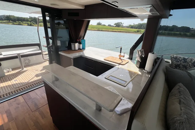 Slide: The Image of Galeon 500 FLY 2019 - 46