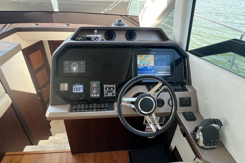 Slide: The Image of Galeon 500 FLY 2019 - 56