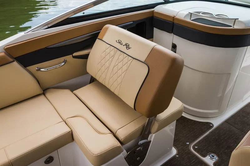 Slide: The Image of Sea Ray 240 Sundeck 2016 - 19