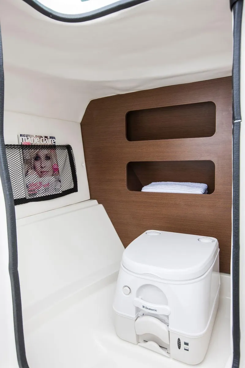 Slide: The Image of Sea Ray 240 Sundeck 2016 - 23