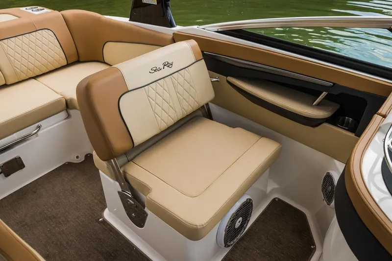 Slide: The Image of Sea Ray 240 Sundeck 2016 - 18